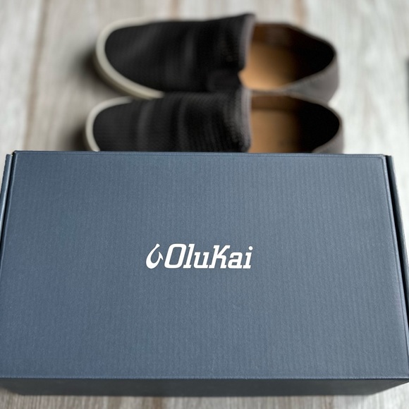 OLUKAI Pehuea Slip on shoes Size 8.5 in Pavement color - Picture 7 of 9